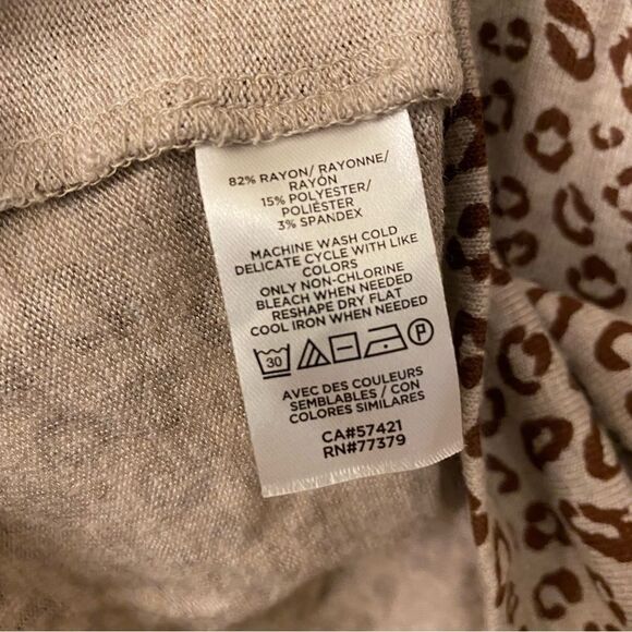 Ann Taylor Factory leopard print knit blouse top ruffled 3/4 sleeves crew neck M - Picture 4 of 9
